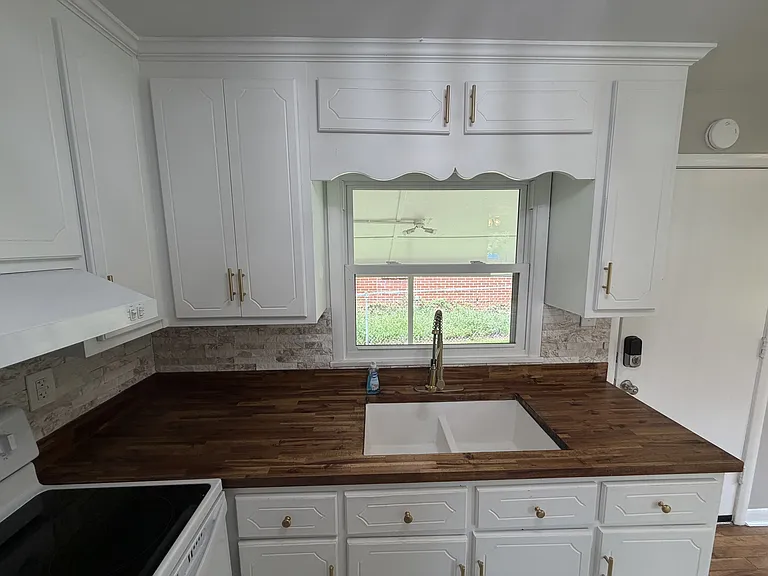 156 N Richmond St — Photo 7