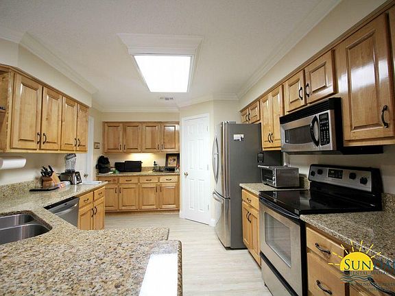 5th image of 436 Emerald Point Dr