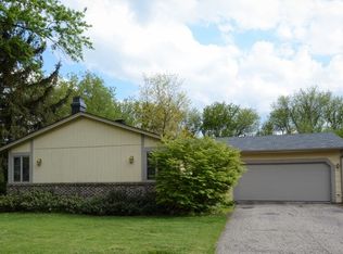 25 Washtenaw St, Algonquin, IL 60102