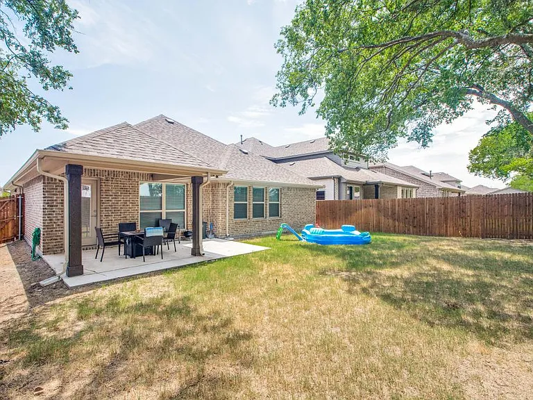 2911 Teak Dr — Photo 2