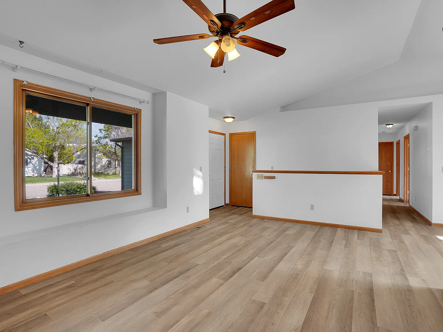 Charming 3-Bedroom Home with 2 Full Bathrooms in Lovely Loveland, CO! — Photo 4