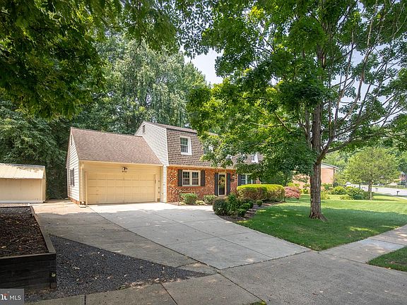 2nd image of 4836 Gainsborough Dr