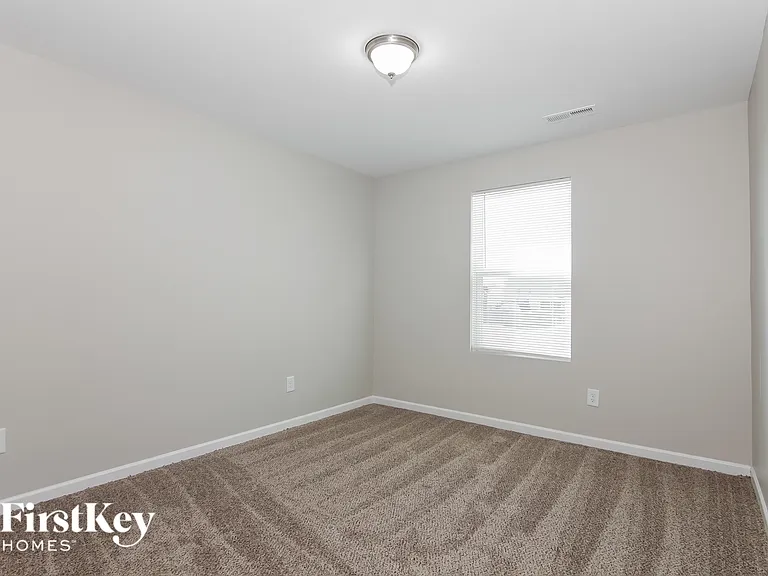 1544 Pecan Ln — Photo 9