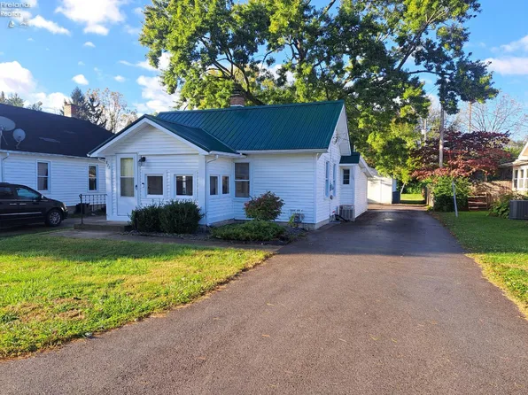 822 Upton Rd, Fremont, OH 43420