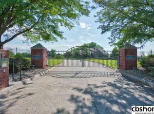 9536 Woodney Cir, Omaha, NE 68122