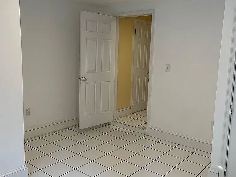 3 bed, 1200 sqft, $4,500 — Photo 4