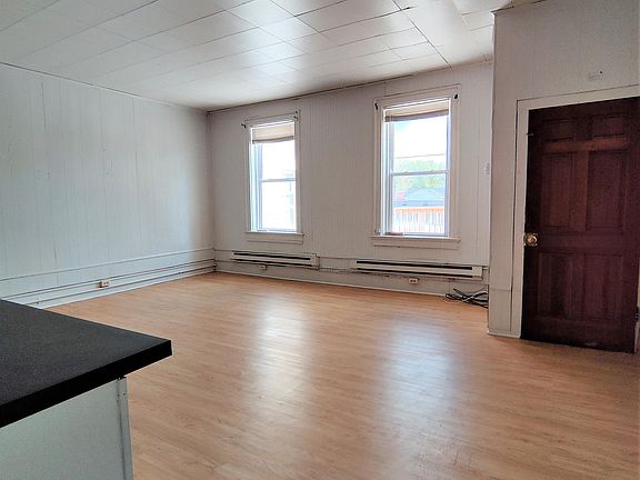 3rd image of 28 E Railroad St #2