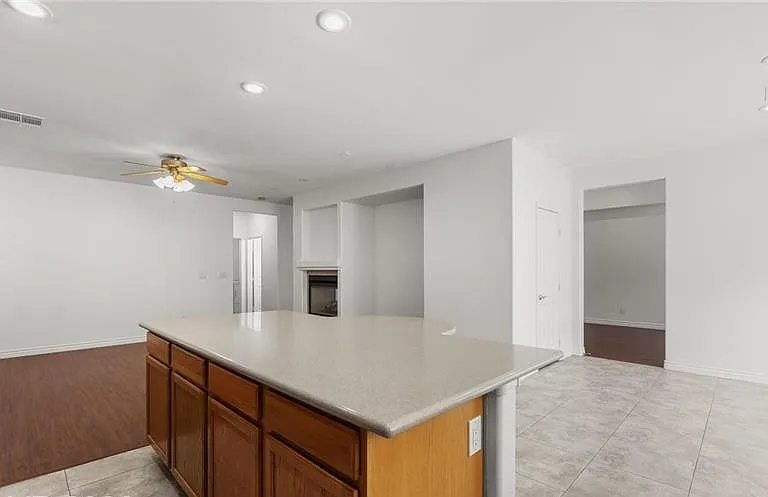 9123 Weeping Hollow Ave — Photo 12