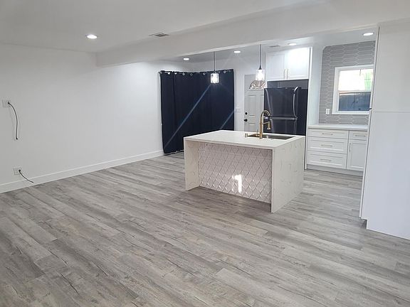 3rd image of 6225 La Tijera Blvd