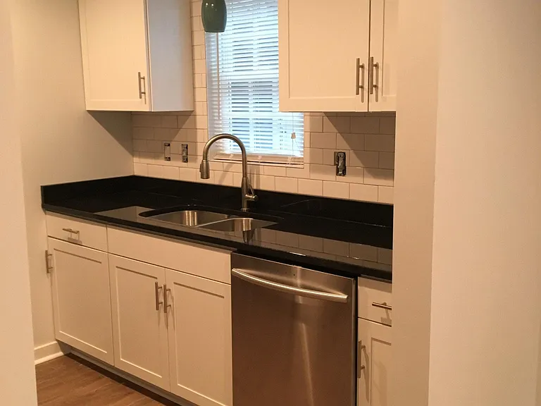 51 Drake St #A — Photo 10