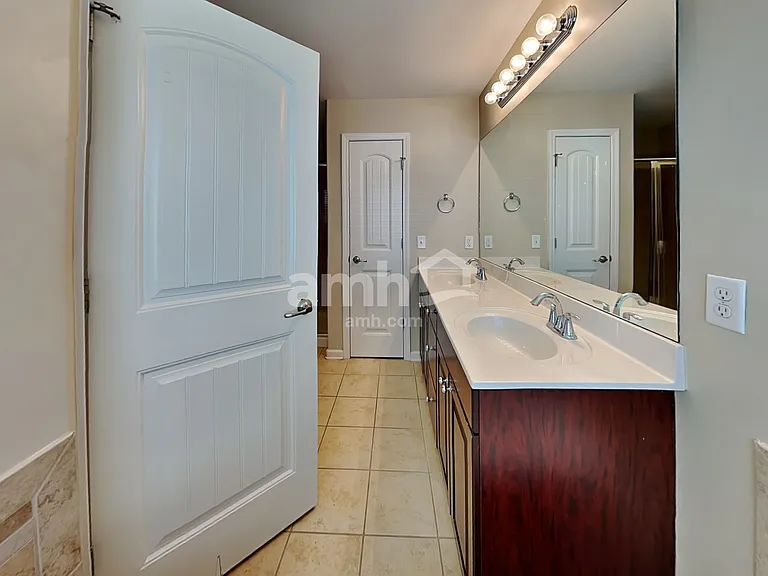 160 Grayson Ave — Photo 14