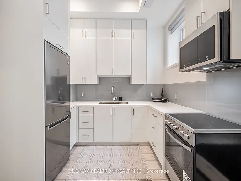 10 Katherine Rd #LOWER — Photo 23