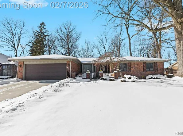 21855 Heatherbrae Way S, Novi, MI 48375