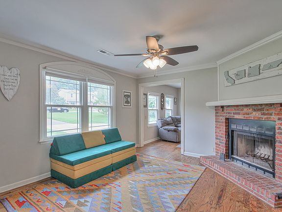 5th image of 207 Montwood Ct
