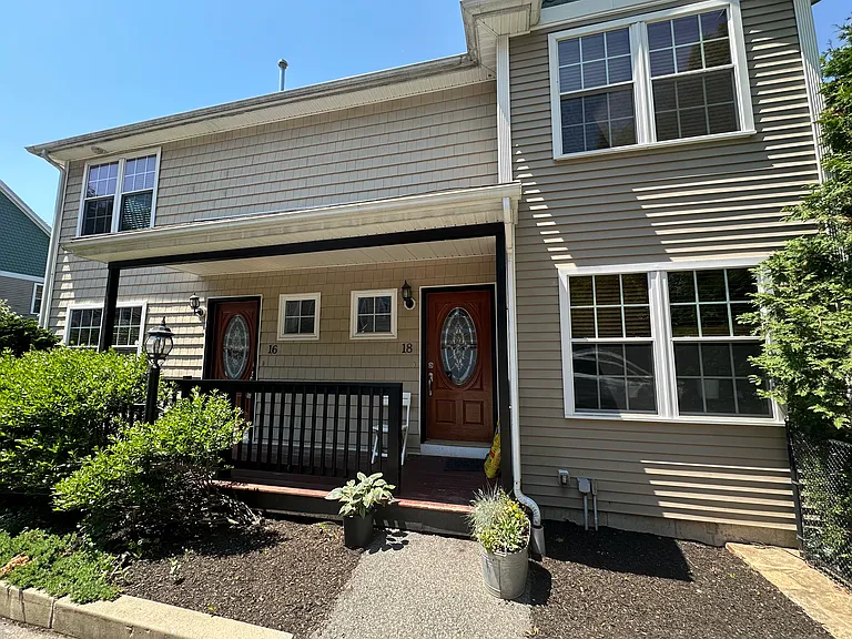 8 Grant St #18 — Photo 1