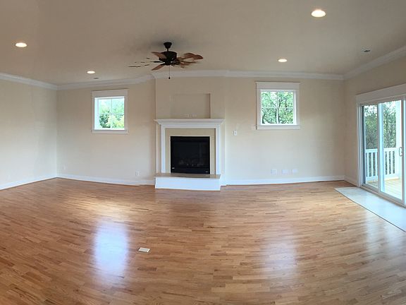 4th image of 3881 Jefferson Blvd
