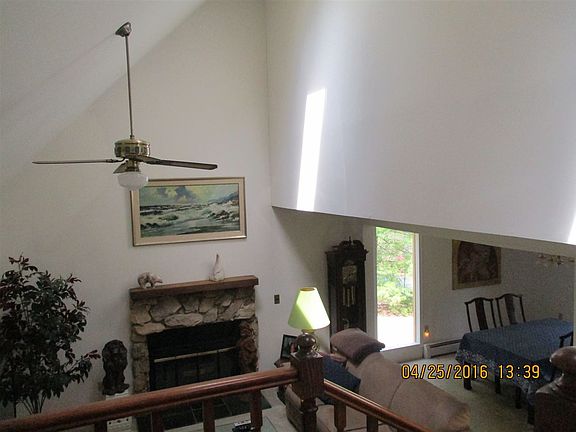 4th image of 50 Acorn Hill Ln
