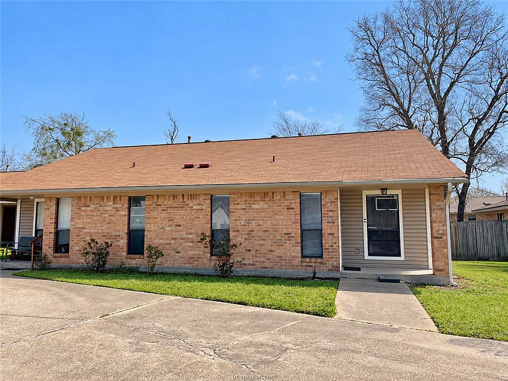 2 bed, 968 sqft, $1,050 — Photo 1