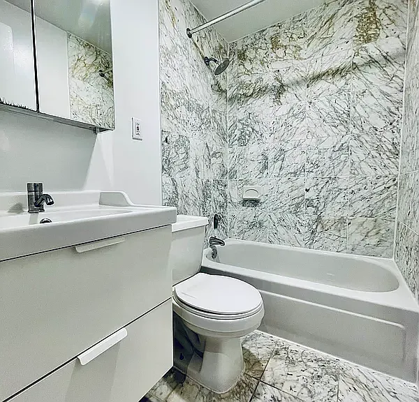 516 E 11th St #3B — Photo 2