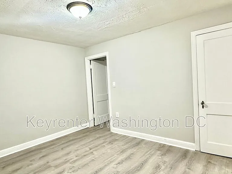 943 Bonifant St #5 — Photo 15