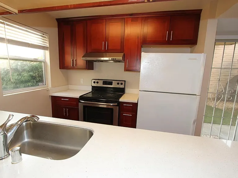 3990 Paul Ter — Photo 6