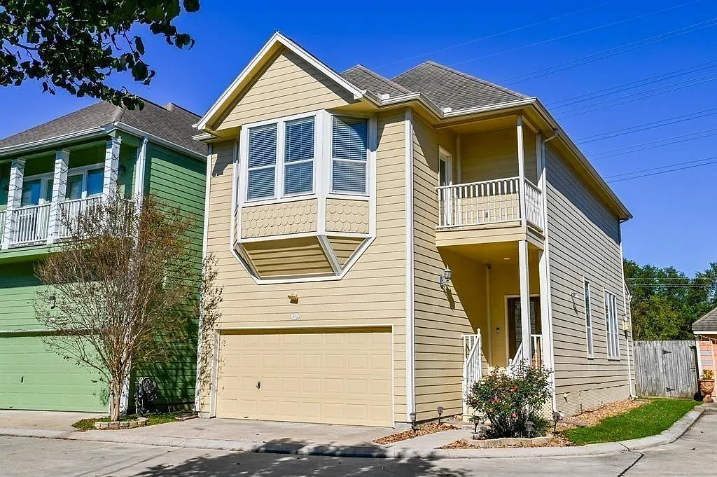 3 bed, 2.5 bath, 2069 sqft, $2,950 — Photo 3