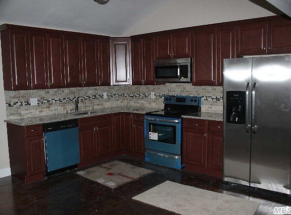 3rd image of 55 Avenue E