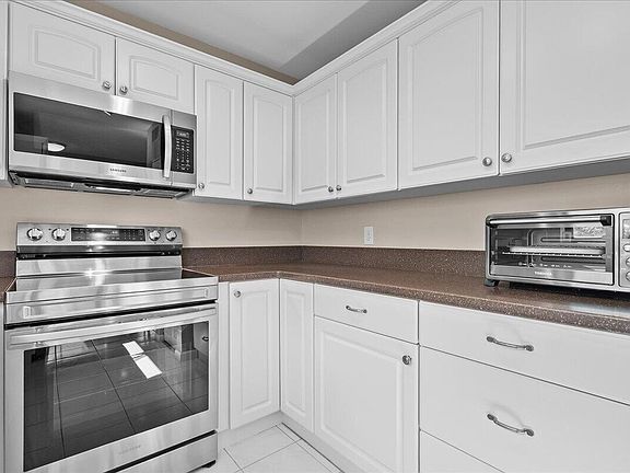 4th image of 3323 Lucerne Park Drive