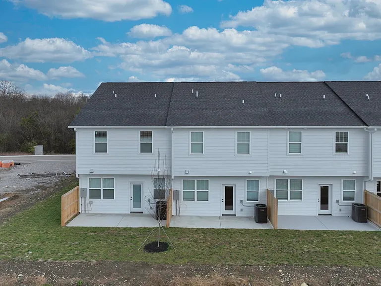 115 High Park Cir — Photo 2