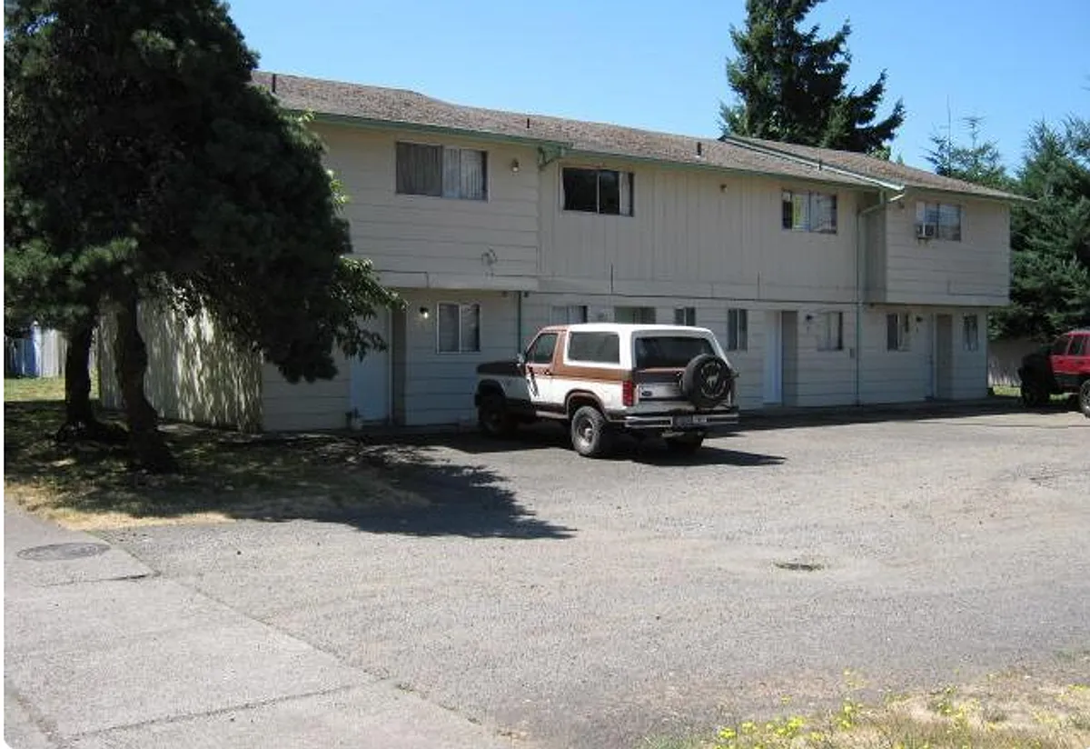 Building Photo - 176 S 53rd St