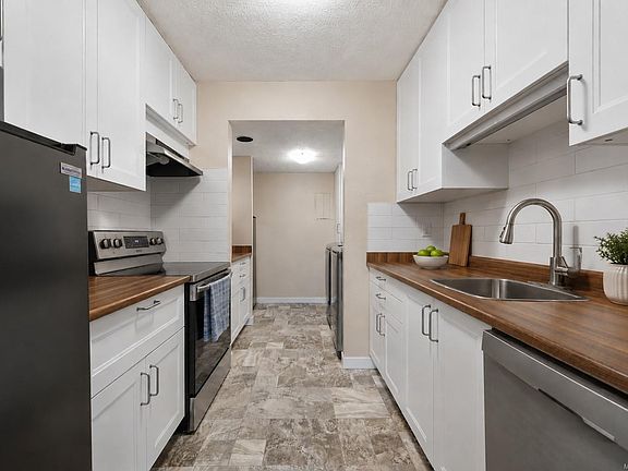 5th image of 840 Craigflower Rd #44