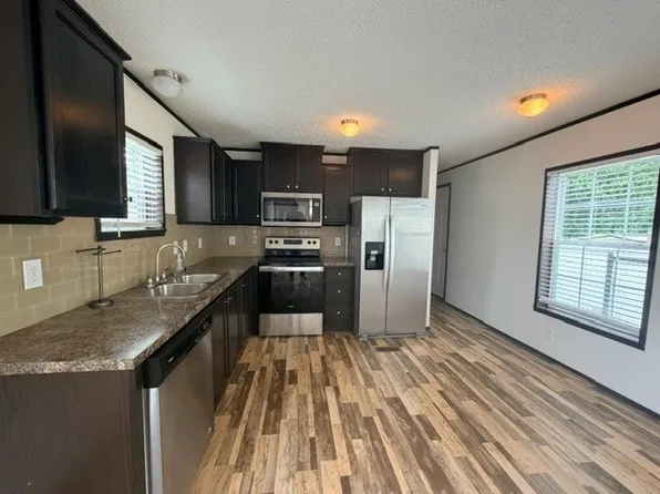 181 Terri St, Dearborn Heights, MI 48127