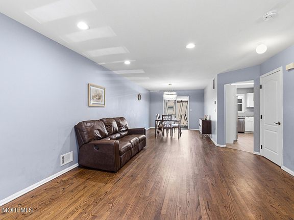 5th image of 7 Branchwood Drive