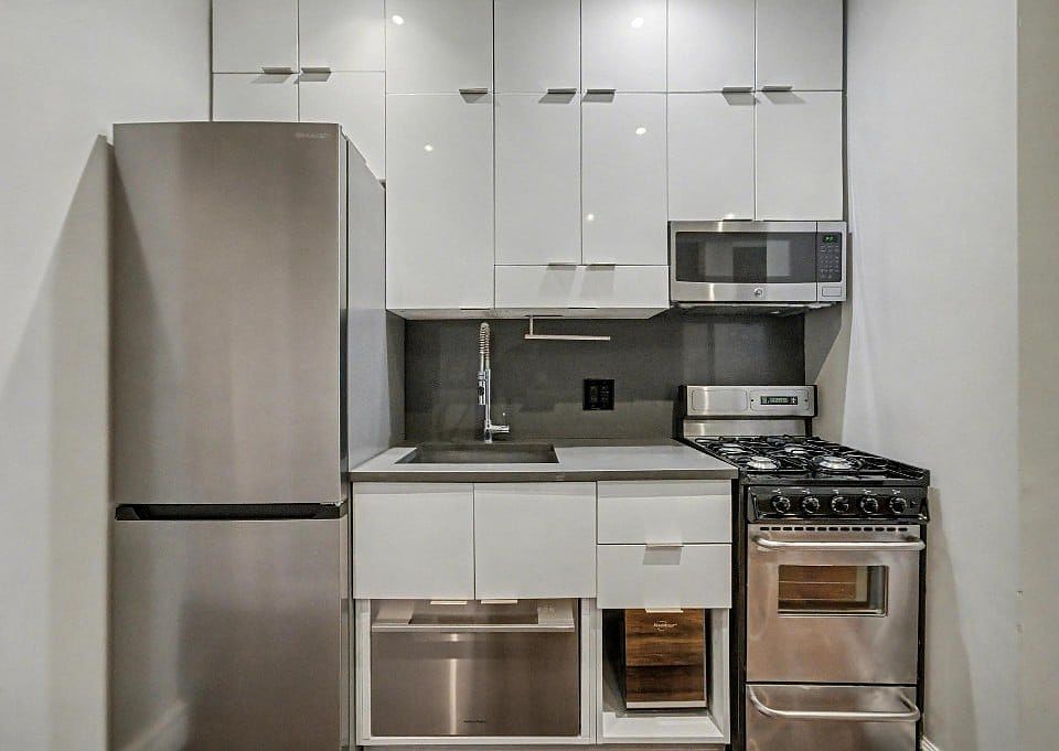 1st image of 221 Mott St APT 6