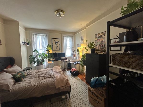 330 E 76th St APT 4W