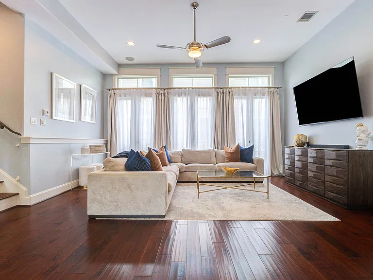 1818 Binz St #D — Photo 11