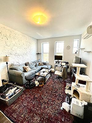 2nd image of 307 Jefferson St APT 4R