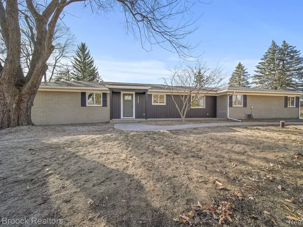 3038 Devon Brook Dr, Bloomfield Hills, MI 48302