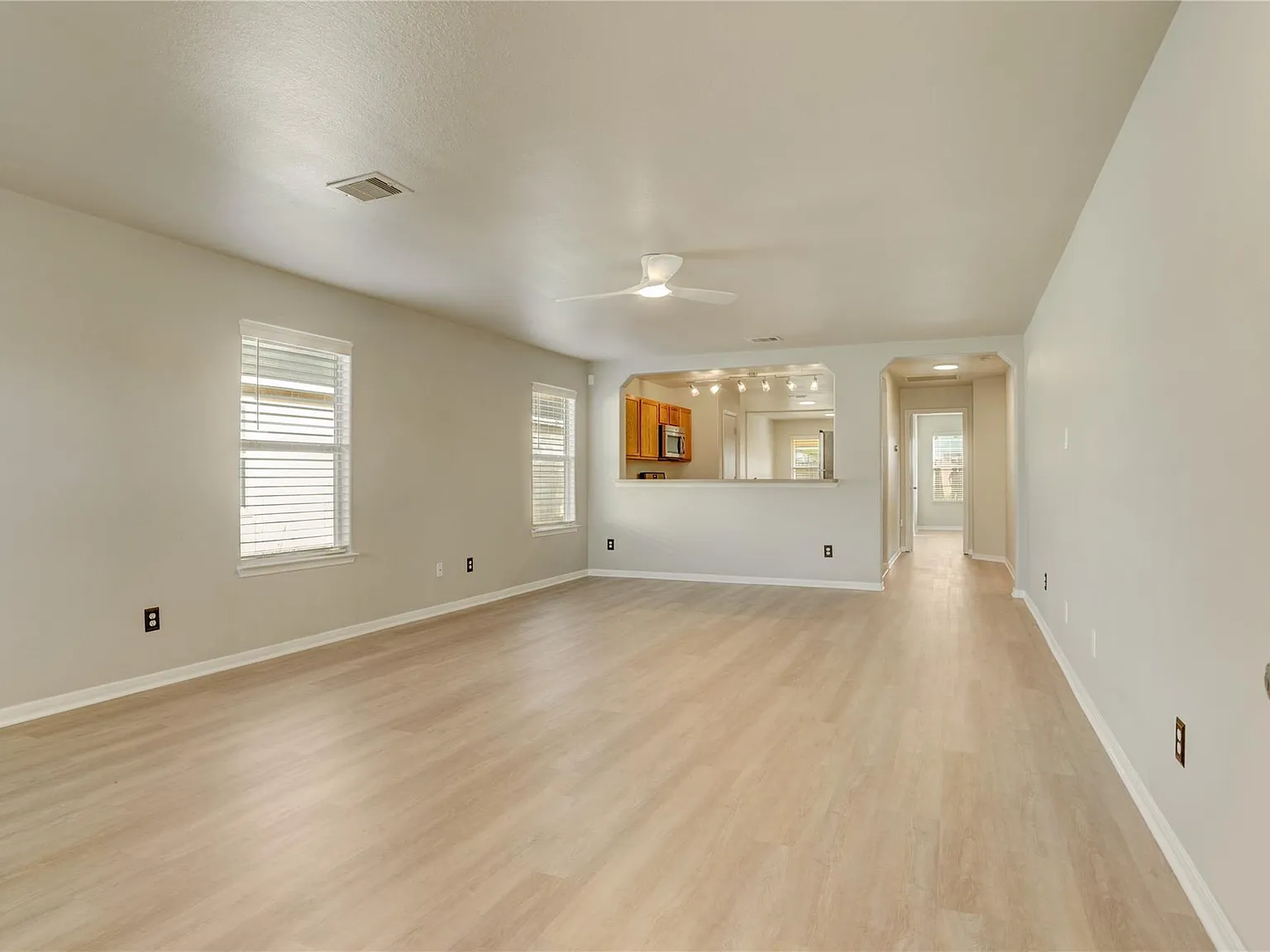 3 bed, 2.0 bath, 1668 sqft, $1,850 — Photo 3