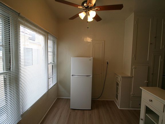 4th image of 209 S Doheny Dr #5
