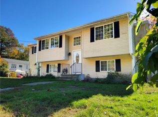 60 Winterberry Rd, Saunderstown, RI 02874