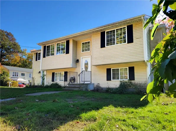 60 Winterberry Rd, Saunderstown, RI 02874