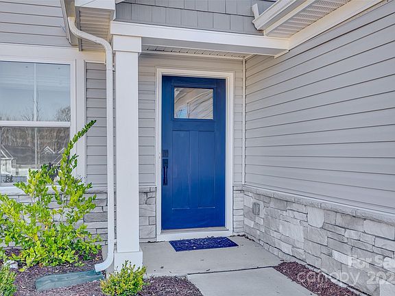 3rd image of 525 Grandiflora Ave #101