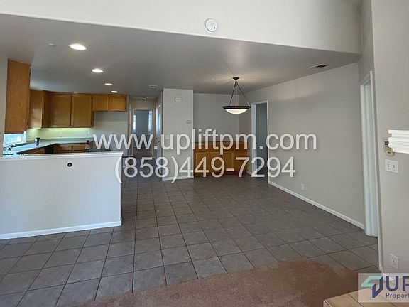 3rd image of 819 Mimosa Creek Ln