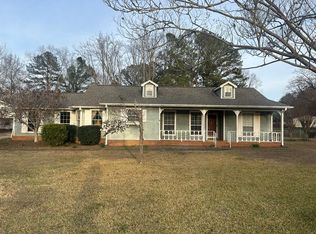 111 E Roxbury Rd, Dothan, AL 36305