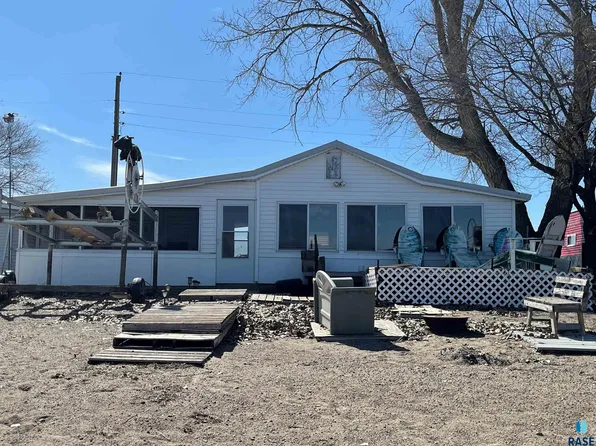 102 W Lake Dr, Arlington, SD 57212