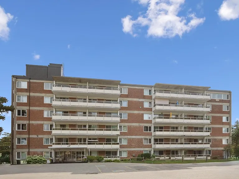 807 Frederick St — Photo 2