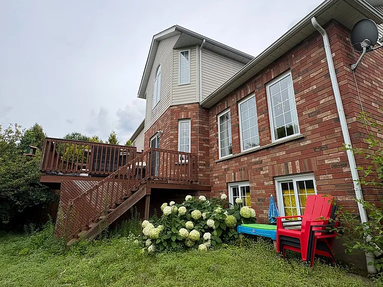 2 Woodcrest Ct — Photo 36