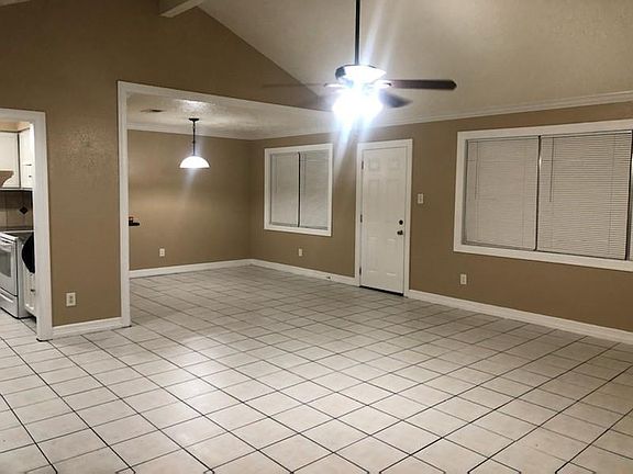 4th image of 2727 Kings Canyon Ct