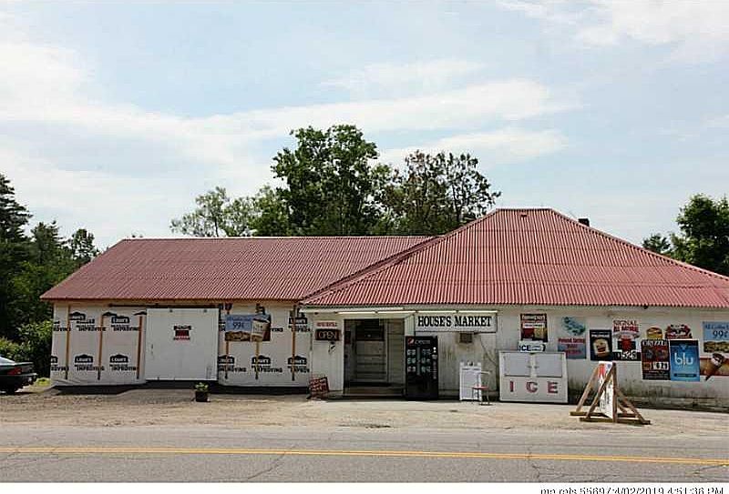 39 HOWES CORNER FRONT PIC